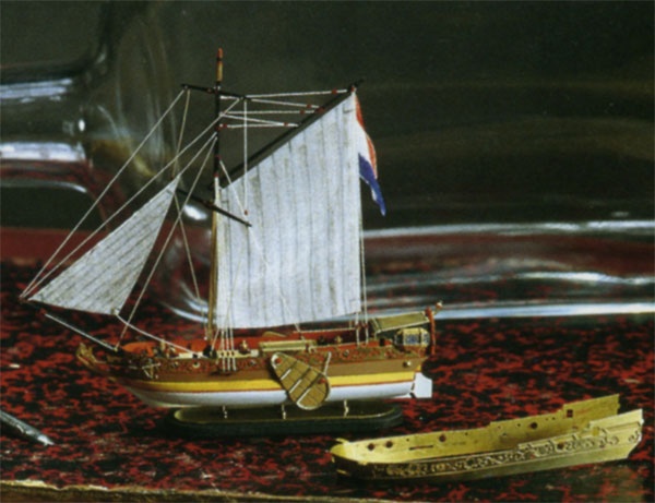 Flaschenschiff Goldene Yacht  - Länge 95 cm
