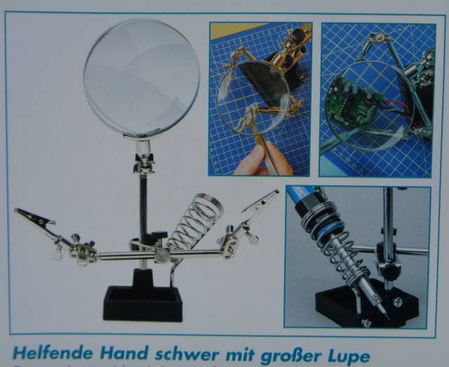 Helfende Hand schwer mit großer Lupe  / Arbeitshalter