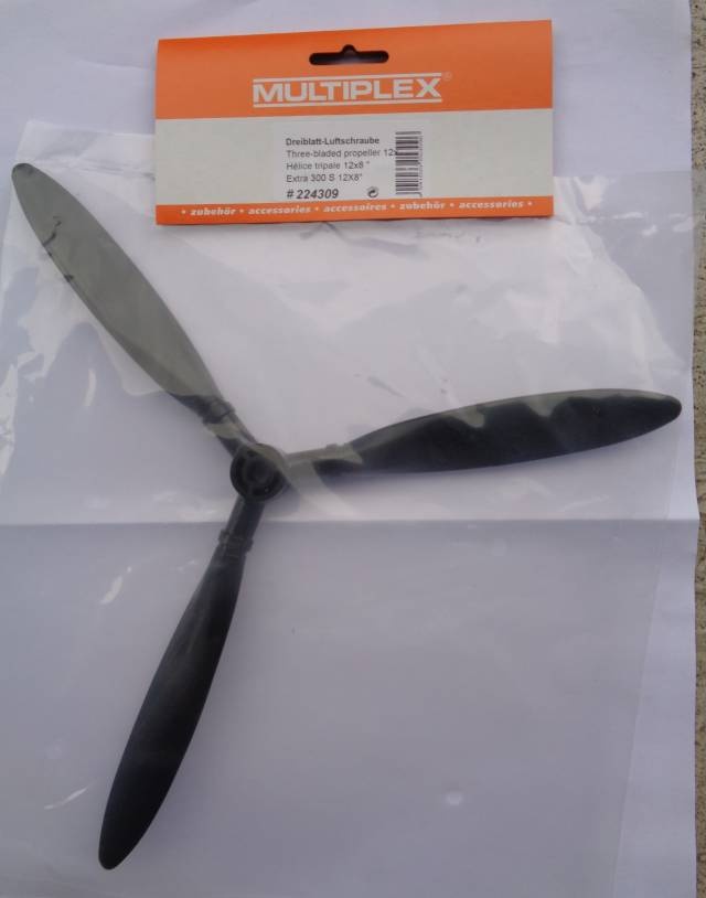 Dreiblatt Luftschraube 12x8 f. Extra 300 S