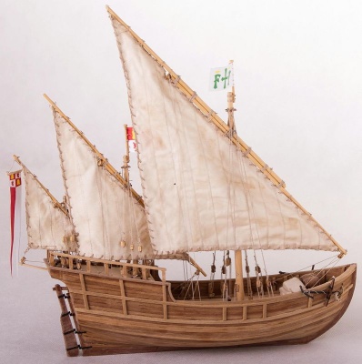 Nina 1:72 Baukasten, Länge 36 cm
