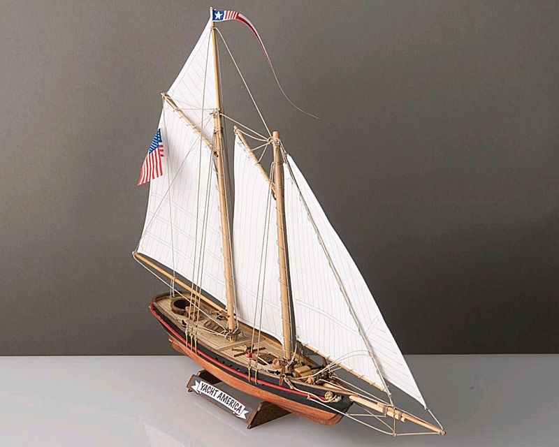 America Yacht 1:155 Baukasten, Länge 32 cm