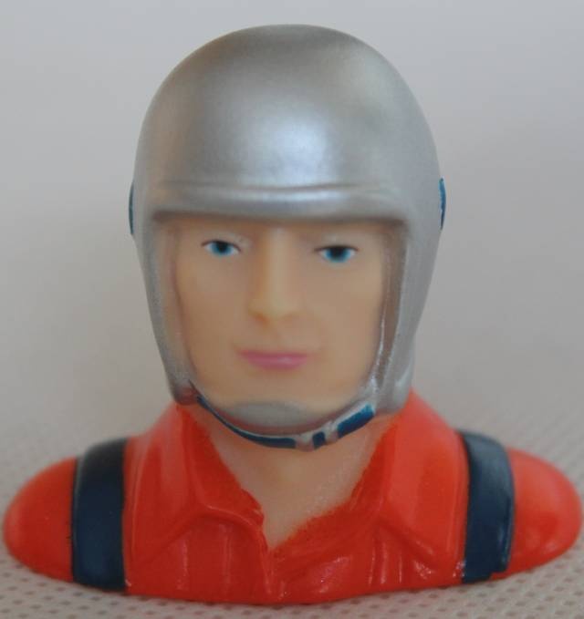 Sport-Pilot mit Helm,  Maßst. 1 : 10, Abm. 45x25x40 mm, 7 g