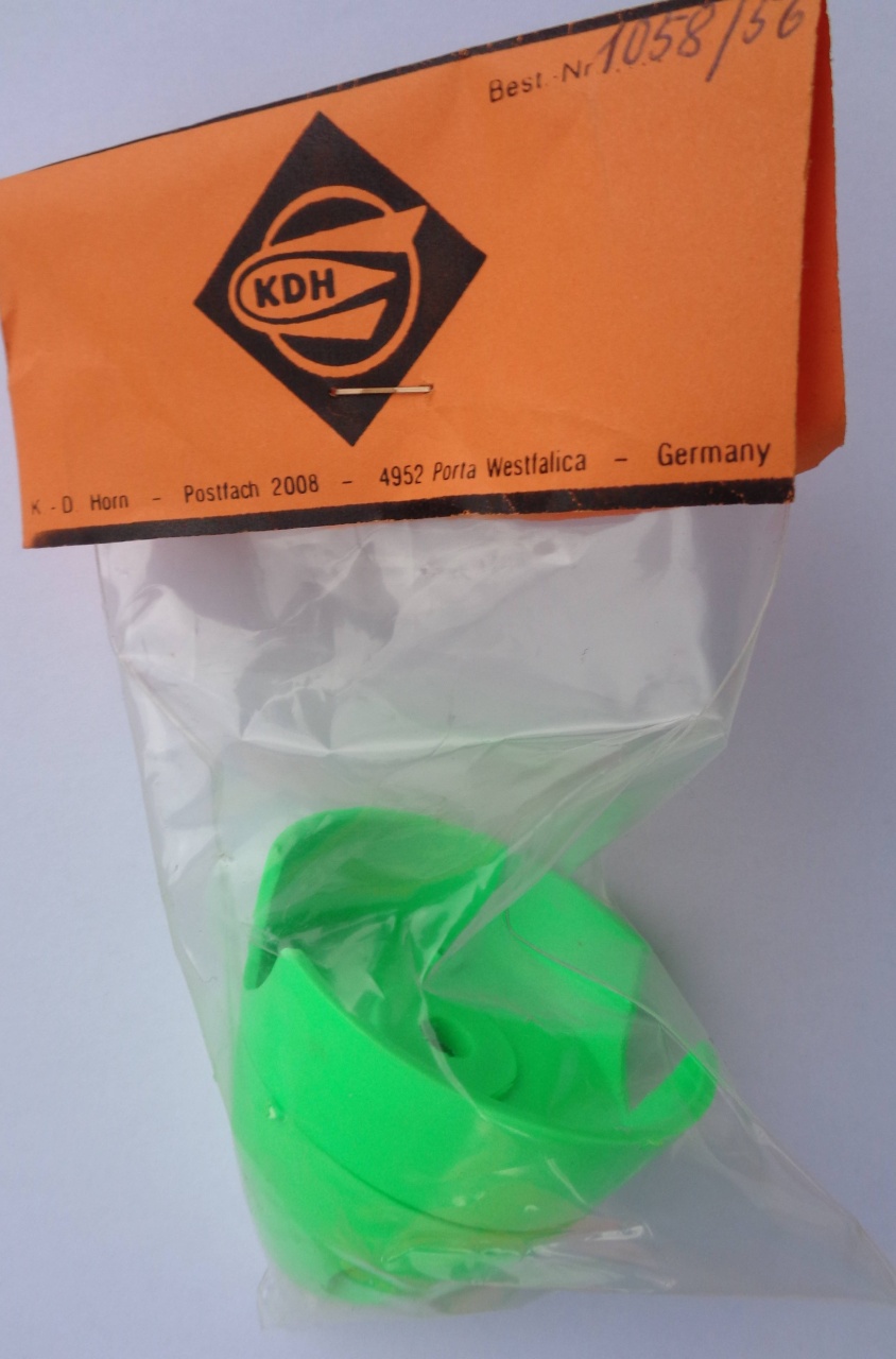 Nylon-Spinner, 56 mm Ø,  f. 2-Blatt, grün - 1 x vorr./1.8.23